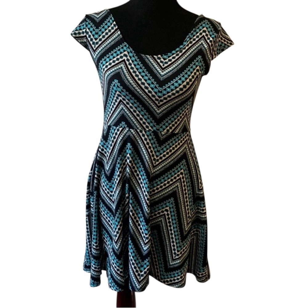 Rue 21 Turquoise & Black Chevron Patterned Short Sleeve Dress with Lace Back